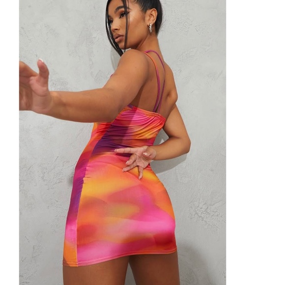 Prettylittlething | Abstract Print Asymmetrical Bodycon Dress - Picture 3 of 8